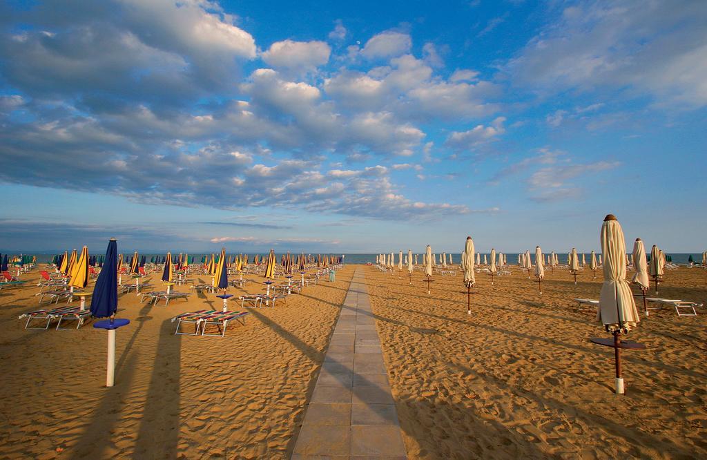 Villa Mary Lignano Sabbiadoro Exteriör bild